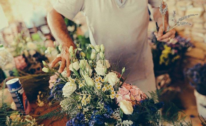 στολισμός γάμου με λουλούδια του αγρού