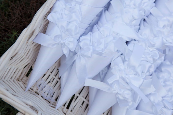White fabric cones for the wedding guests rice
