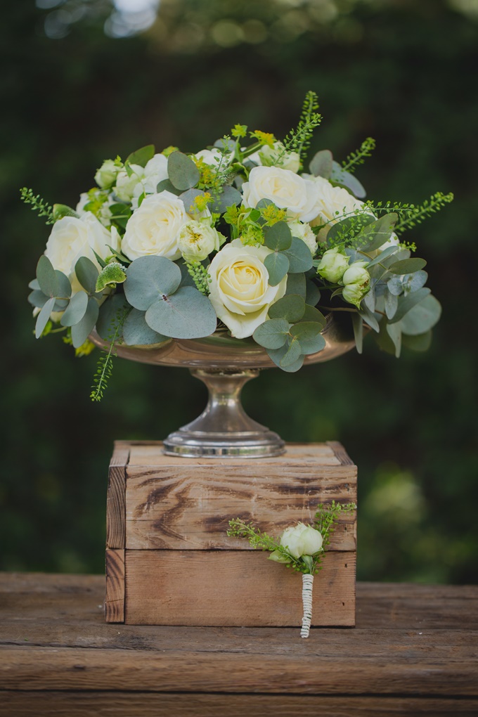 Romantic centerpiece with roses