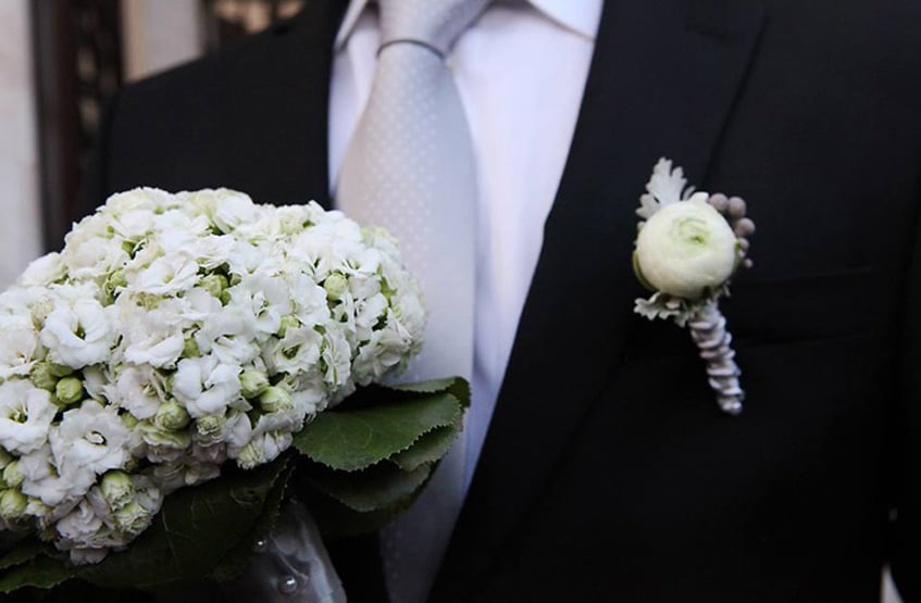 wedding bouquet and groom's boutonniere