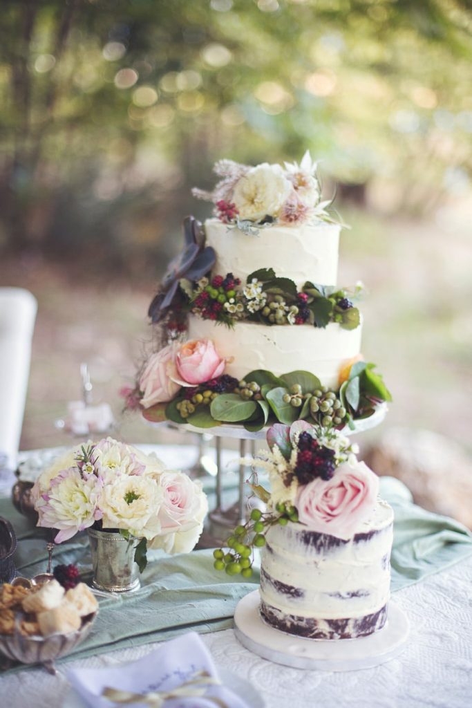 Wedding cake with succulents Cookieland