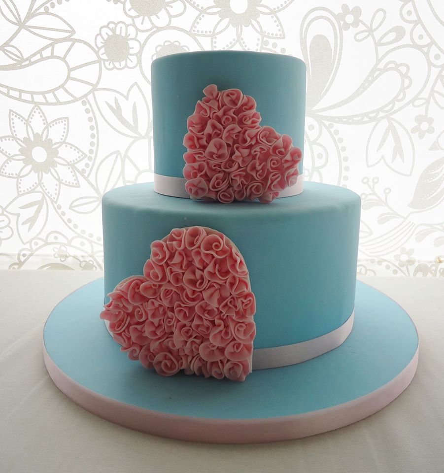 wedding cake with hearts by cookieland