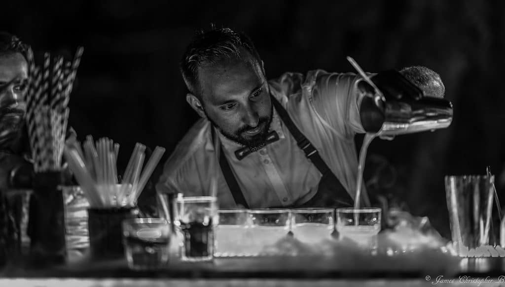 barman catering cocktail γάμου your bartender
