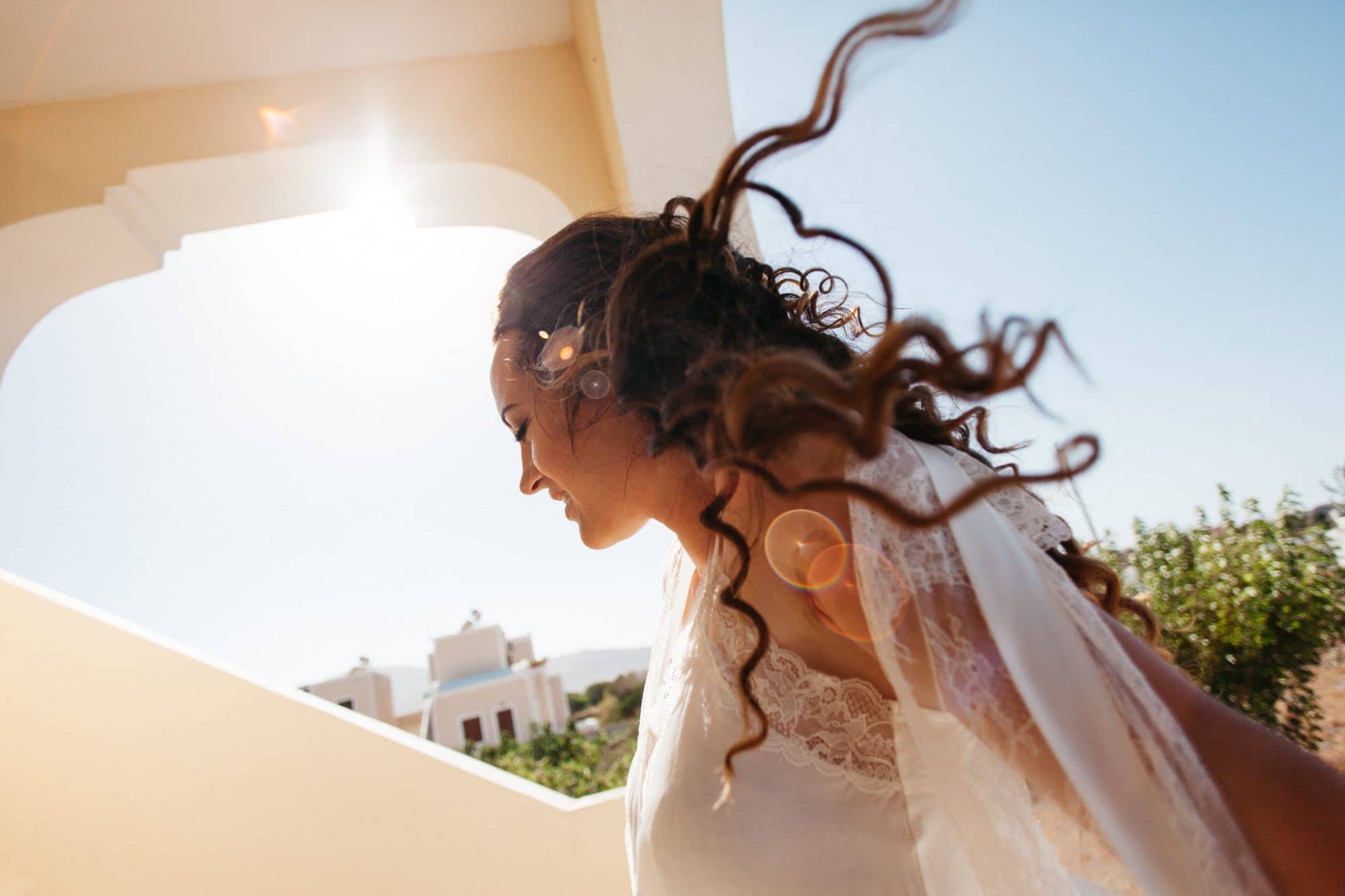 Καλοκαιρινός μπλε γάμος στη Σαντορίνη