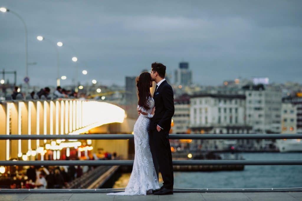 Bride and groom's photo shoot abroad Artographer