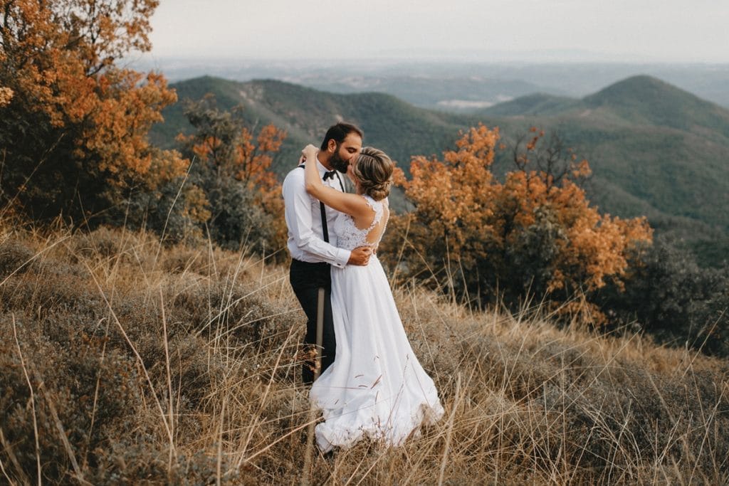 Φωτογράφιση νύφης και γαμπρού στο δάσος Artographer