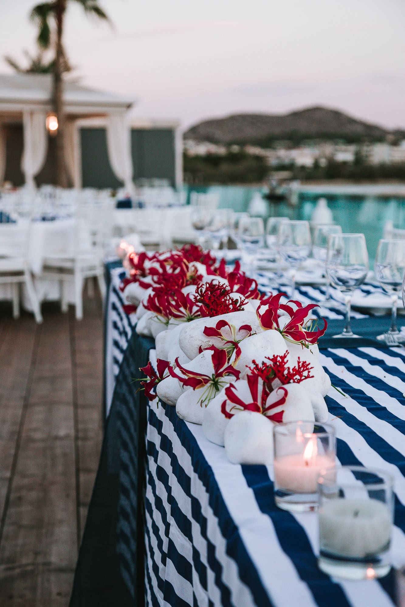 Nautical wedding decoration with coral flowers