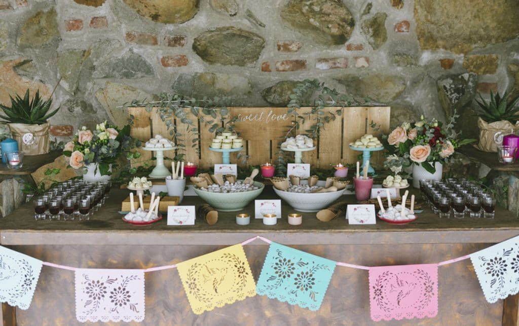 Ideas and tips for a colorful boho wedding