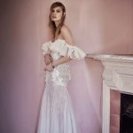 Off shoulders νυφικό φόρεμα με βολάν Christos Costarellos 2018