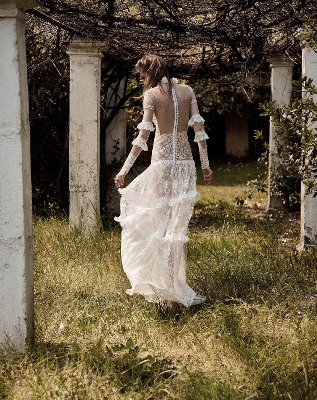 Boho νυφικό φόρεμα με βολάν και διαφάνειες Christos Costarellos