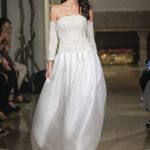 White strapless wedding dress with detached laced sleeves Oleg Cassini