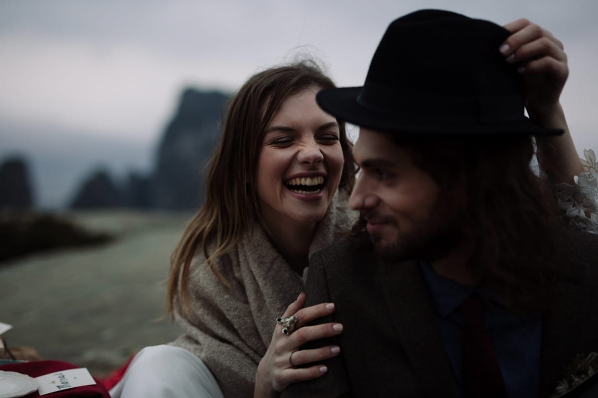 Ιδέες για ρομαντική φωτογράφιση elopement σε βουνό στα Μετέωρα