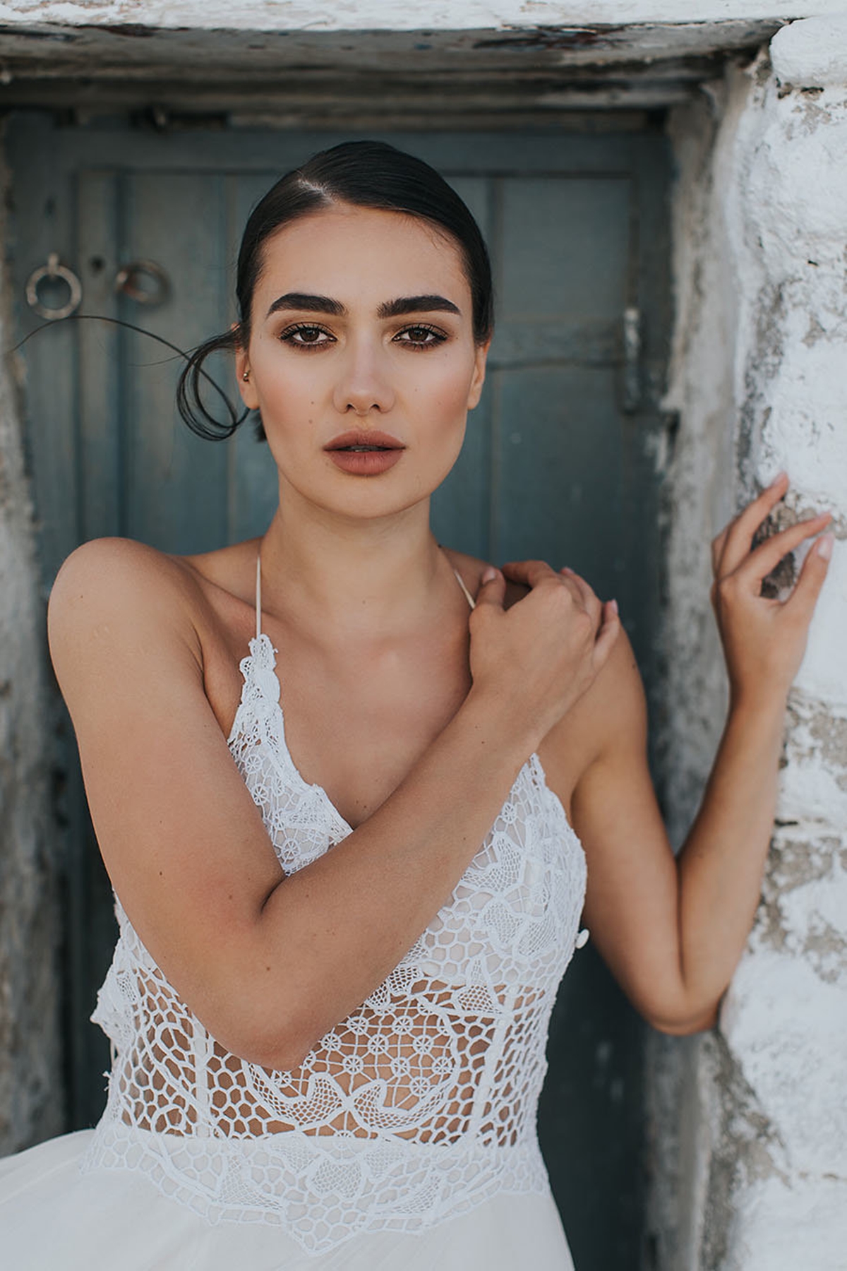 Bridal fashion shoot στη Μύκονο με νυφικό Vasia Tzotzopoulou