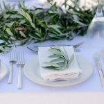 Διακόσμηση γάμου με φύλλα ελιάς