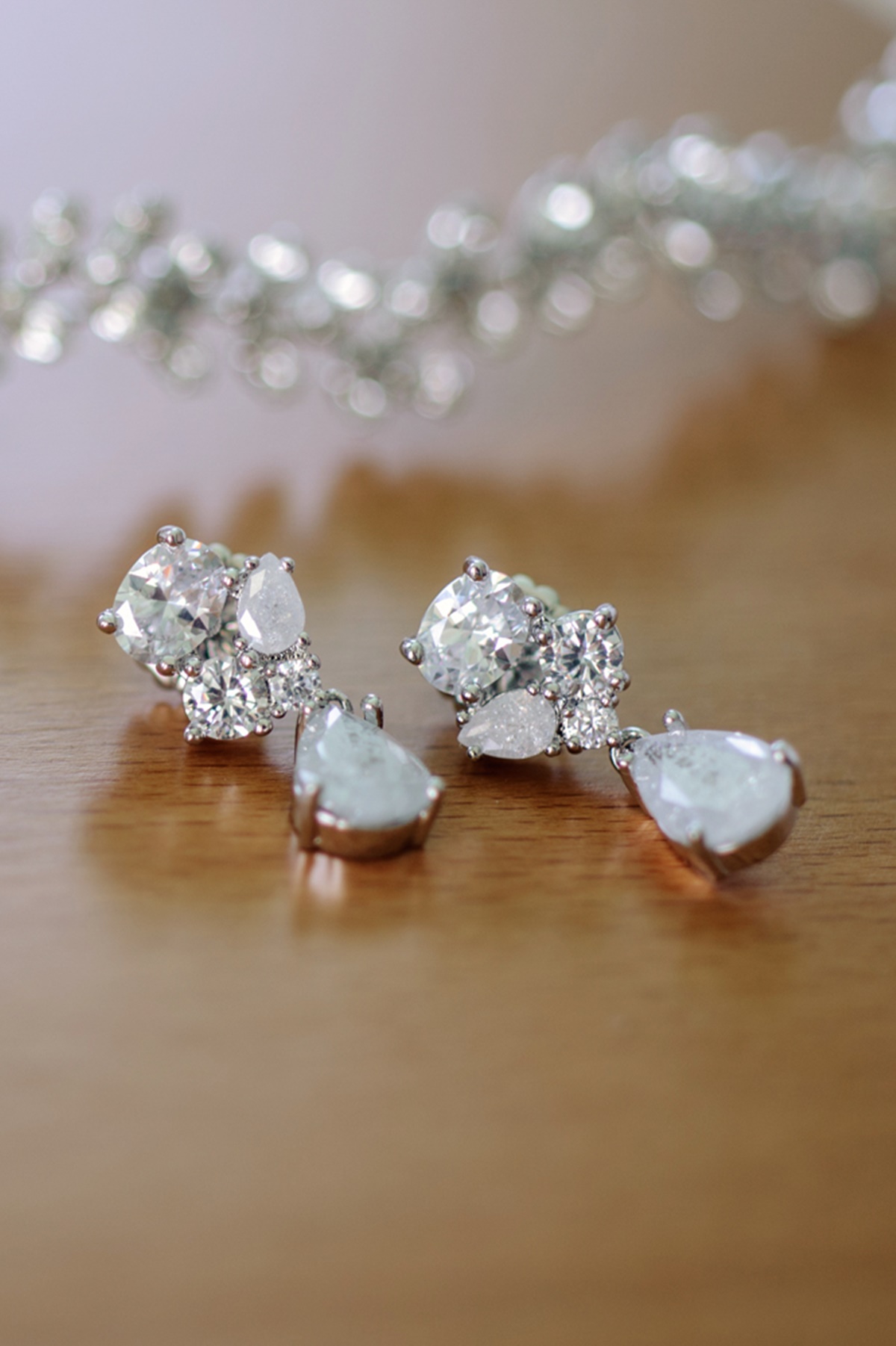 Bridal earrings with pearls and diamonds