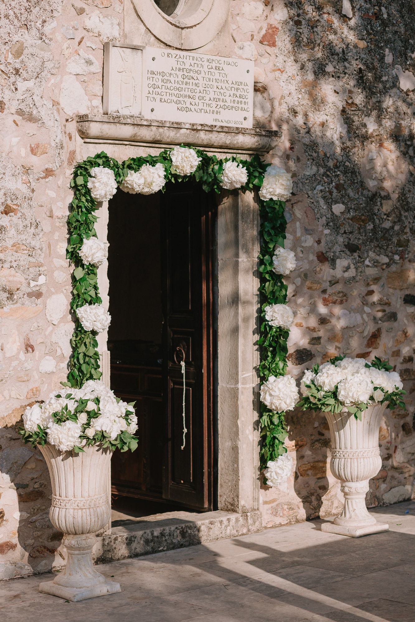 Ένας ρομαντικός γάμος στο χρώμα της μέντας στην Κρήτη
