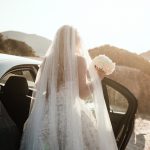 Άφιξη νύφης στην εκκλησία με αμάξι
