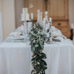 Rustic διακόσμηση γάμου με φύλλα ελιάς
