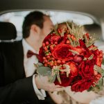 Χριστουγεννιάτικος γάμος με κόκκινο χρώμα στο Ελαιών Loft