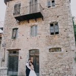 Ρομαντικός γάμος στην Αθήνα με παχύφυτα και κισσό