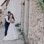 Ρομαντικός γάμος στην Αθήνα με παχύφυτα και κισσό