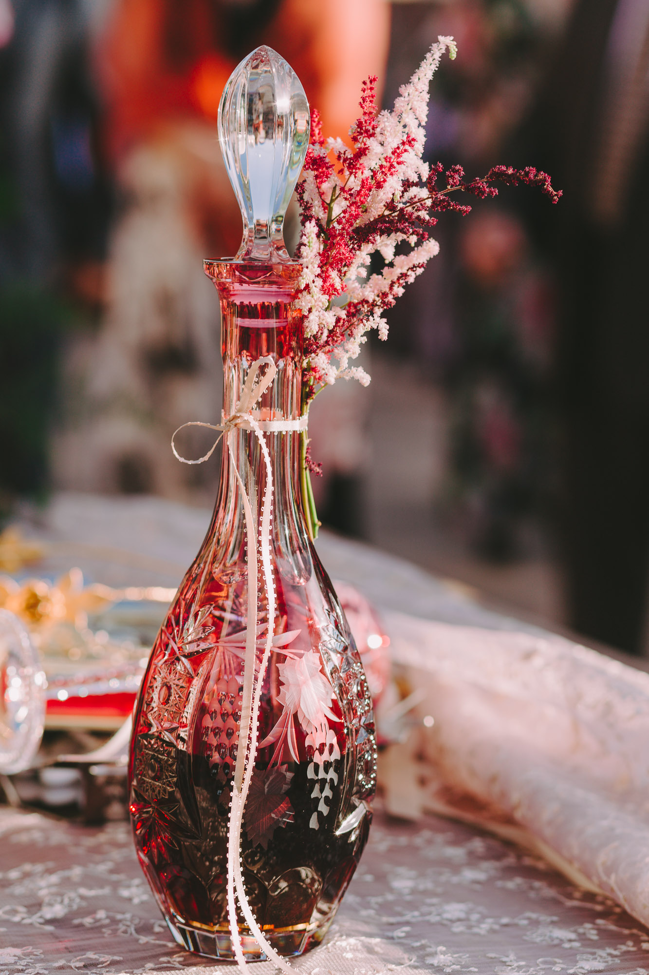 Καράφα για κρασί γάμου με ξερά λουλούδια
