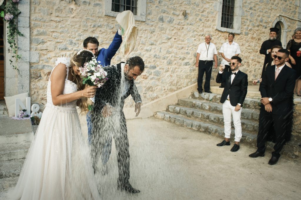 Rustic γάμος στην Αθήνα με νυφικό Made Bride by Antonea