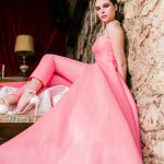 εντυπωσιακό ροζ jumpsuit νυφικό με overskirt