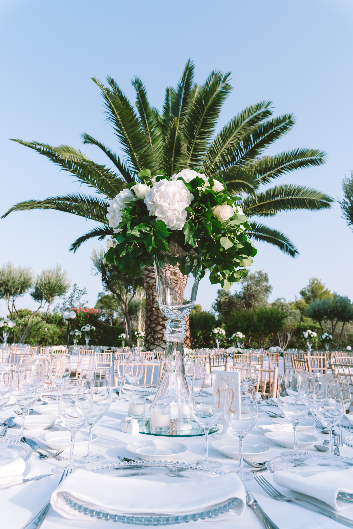 A “fresh” white & green garden wedding