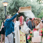 Χρωματιστός γάμος στην Αθήνα με νυφικό Atelier Zolotas