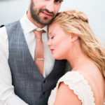 Χρωματιστός γάμος στην Αθήνα με νυφικό Atelier Zolotas