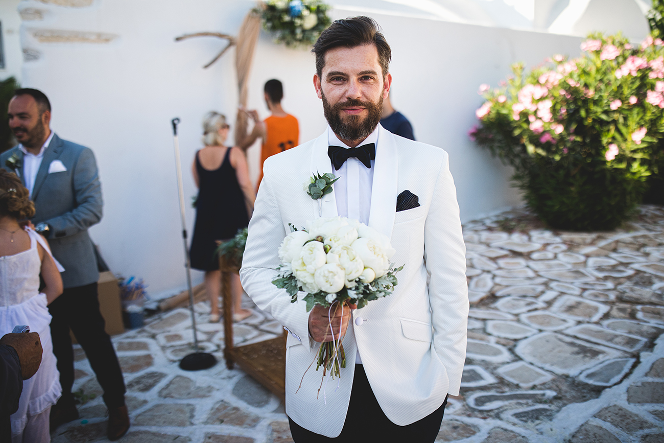 A stylish summer wedding in Antiparos