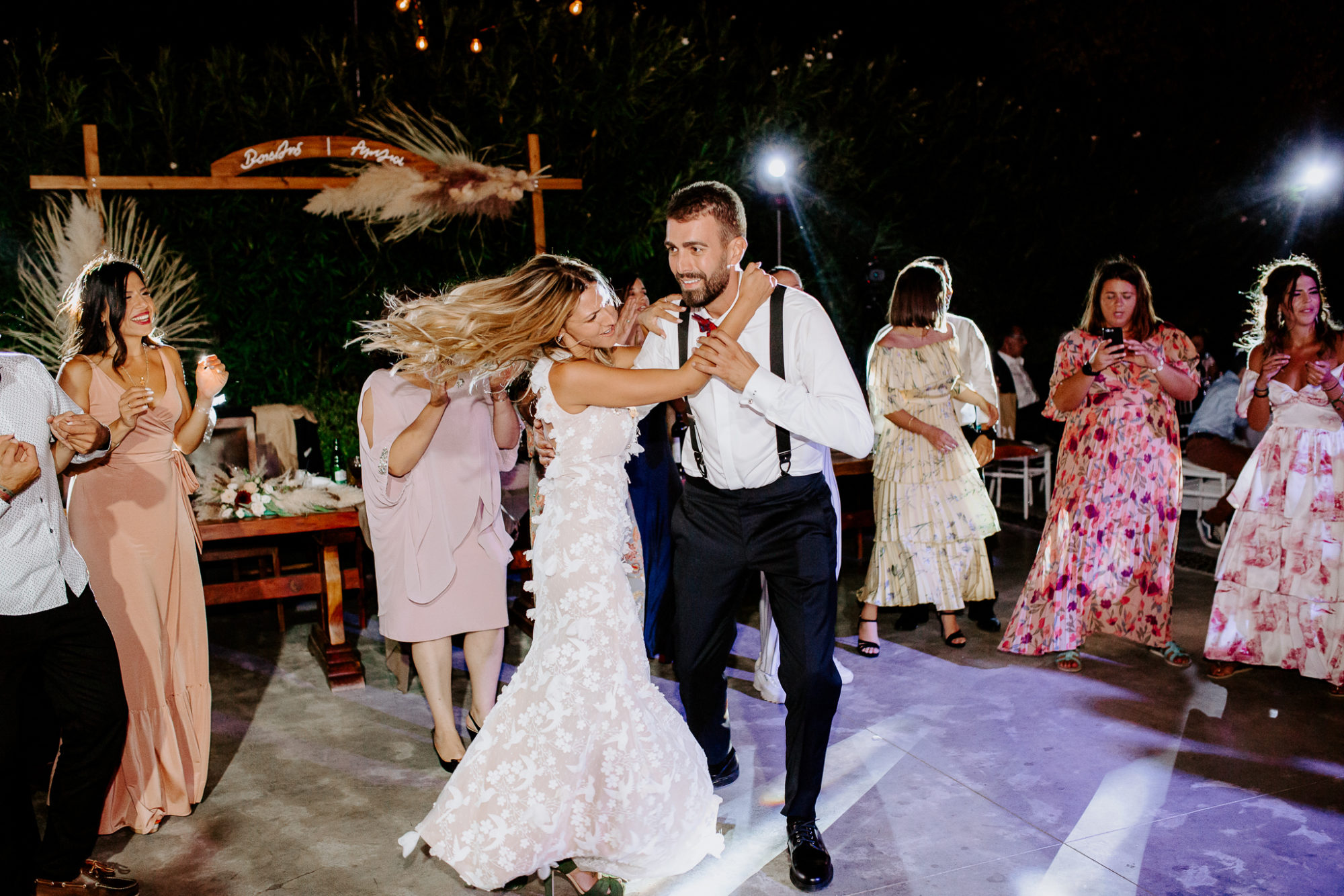 A stylish rustic wedding in Athens