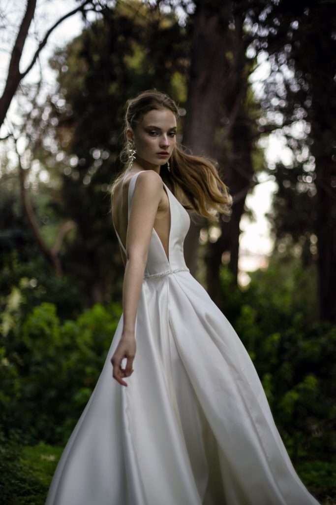 Stunning romantic wedding dresses by Eleni Kollarou