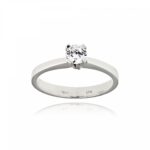 Wedding bands & engagement ring: the stars of your wedding by Skaras Jewels